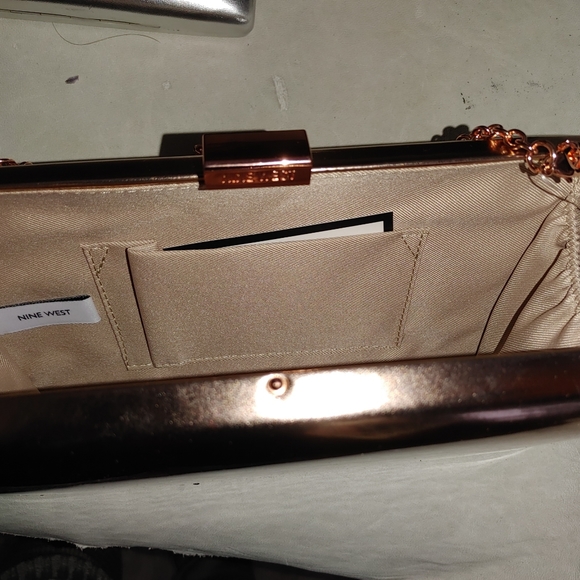 NINE WEST METALLIC CLUTCH - Picture 6 of 6